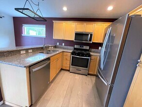 16873 NW Oak Creek Dr in Beaverton, OR - Building Photo - Building Photo