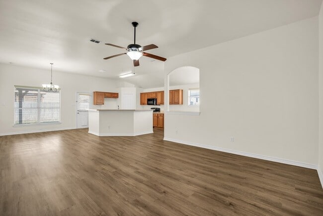 2005 Ridgeview Ct in Sanger, TX - Foto de edificio - Building Photo