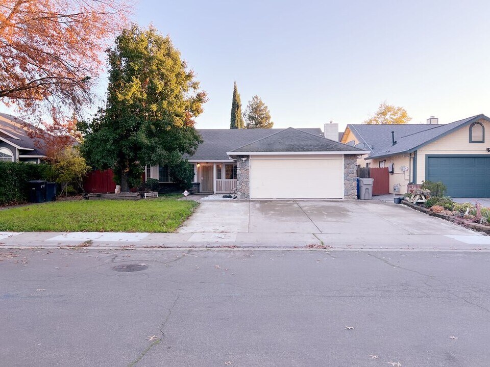 5920 Laguna Ranch Cir in Sacramento, CA - Foto de edificio