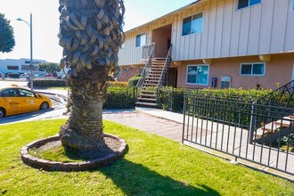 2929 W Rosecrans Ave in Gardena, CA - Building Photo - Building Photo
