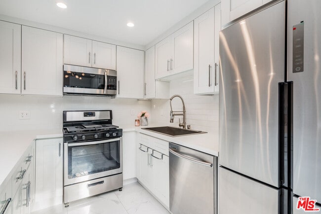 11235 Richland Ave in Los Angeles, CA - Building Photo - Building Photo