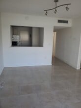 1965 S Ocean Dr, Unit 2A in Hallandale Beach, FL - Building Photo - Building Photo