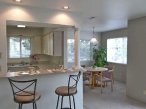 Poplar Village North in Medford, OR - Foto de edificio - Interior Photo