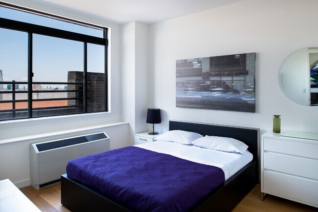 17 Battery Pl in New York, NY - Building Photo - Building Photo