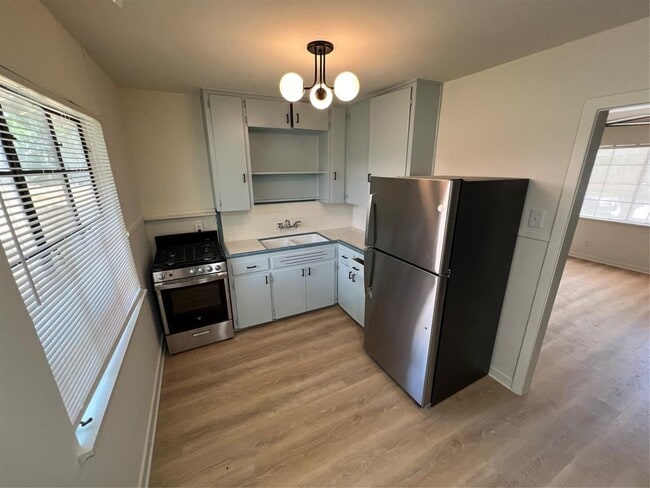 906 E 46th St in Austin, TX - Building Photo - Building Photo