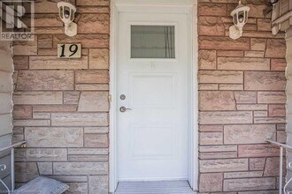 19 Meadowlark Dr in Hamilton, ON - Building Photo - Building Photo