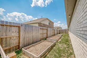 9822 Stoney Spg Ln in Baytown, TX - Building Photo - Building Photo