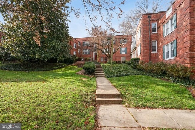 property at 1758 N Rhodes St