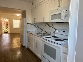 3401 SW 9th Ter, Unit 4 in Miami, FL - Building Photo - Building Photo