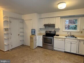 520 W Liberty St in Charles Town, WV - Building Photo - Building Photo