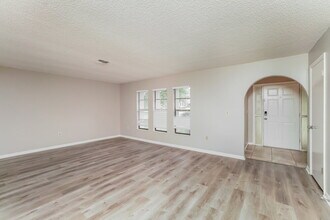 13081 Hanley Dr in Spring Hill, FL - Foto de edificio - Building Photo