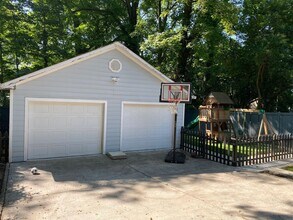 1705 Fountain View St in Charlotte, NC - Building Photo - Building Photo