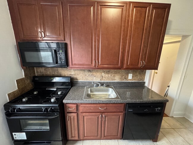1084 John F. Kennedy Blvd in Bayonne, NJ - Building Photo - Building Photo