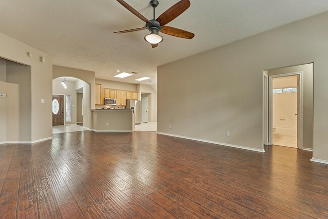 property at 27 E Russet Grove Cir