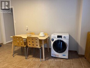 18 Holland Park Ave in Toronto, ON - Building Photo - Building Photo