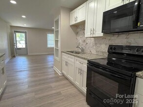 19612 Oak St, Unit 7 in Cornelius, NC - Building Photo - Building Photo