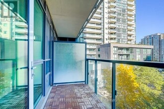 5162 Yonge St in Toronto, ON - Building Photo - Building Photo