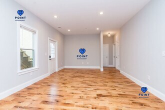 244 Leyden St, Unit 2 in Boston, MA - Foto de edificio - Building Photo