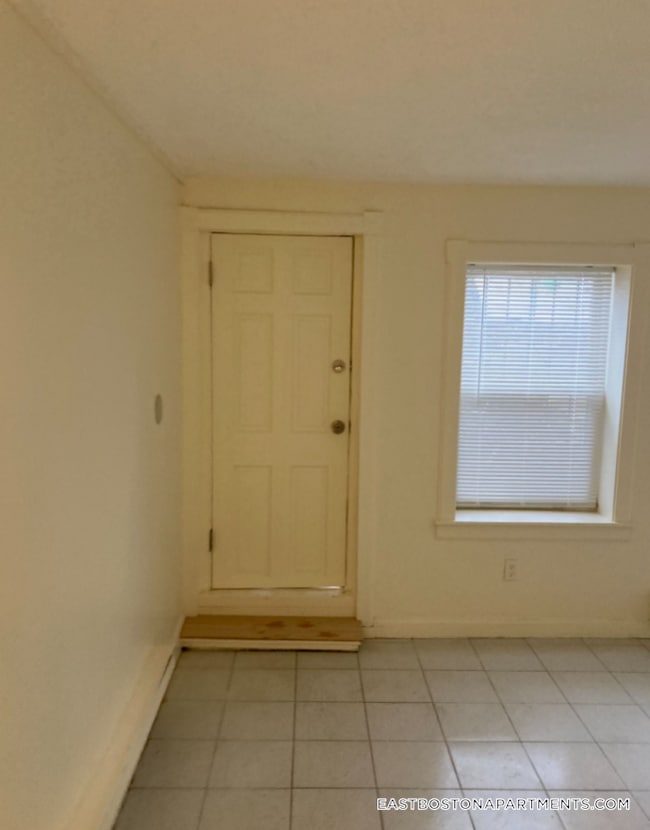 120 London St, Unit B in Boston, MA - Building Photo - Building Photo