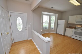 404 Canyon Lake Cir in Morrisville, NC - Foto de edificio - Building Photo