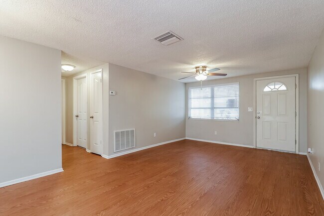 3447 Wilson Dr in Holiday, FL - Building Photo - Building Photo