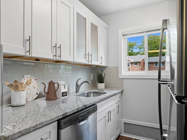 Eagle Rock Apartments at Nesconset in Nesconset, NY - Building Photo - Building Photo