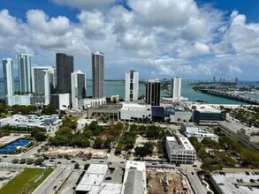 1600 NE 1st Ave, Unit 2902 in Miami, FL - Foto de edificio - Building Photo