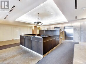 360 Pearl St in Burlington, ON - Building Photo - Building Photo