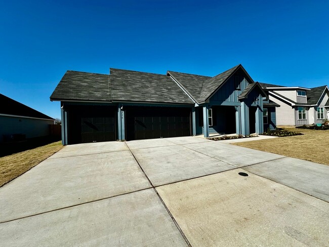 716 Tranquility Ln in Fredericksburg, TX - Building Photo - Building Photo