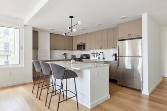 1b Marshall Dr in Hoboken, NJ - Foto de edificio - Building Photo