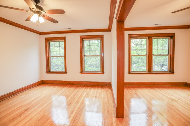 2121 Irving Park Rd in Chicago, IL - Building Photo - Building Photo