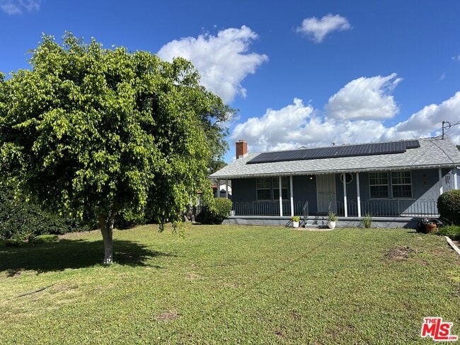 13429 Cantara St in Los Angeles, CA - Building Photo - Building Photo