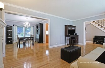 1221 Creekside Dr in Wheaton, IL - Building Photo - Building Photo