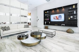 G12 in Los Angeles, CA - Building Photo - Building Photo