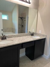 18234 Willow Edge Dr in Tomball, TX - Building Photo - Building Photo