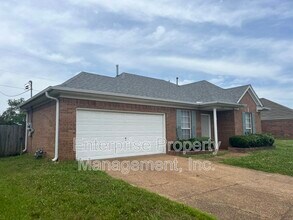 3935 Autumn Harvest Ln in Memphis, TN - Building Photo - Building Photo