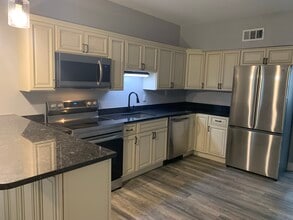 2129 Crittenden Dr in Louisville, KY - Building Photo - Building Photo
