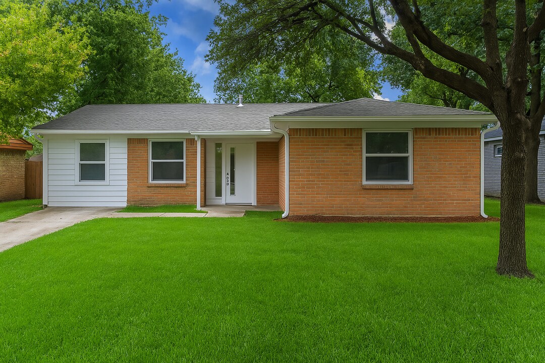 2307 El Capitan Dr in Dallas, TX - Building Photo
