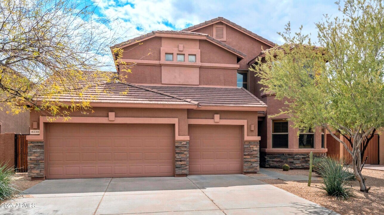 8339 W Molly Ln in Peoria, AZ - Foto de edificio