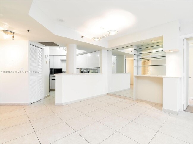 6767 Collins Ave, Unit 1907 in Miami, FL - Building Photo - Building Photo