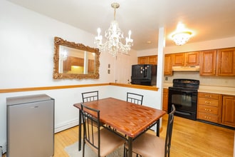 610 S Franklin St, Unit B202 in Holbrook, MA - Building Photo - Building Photo