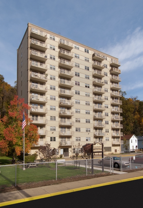 Eleanor Roosevelt Apartments in Aliquippa, PA - Foto de edificio - Building Photo