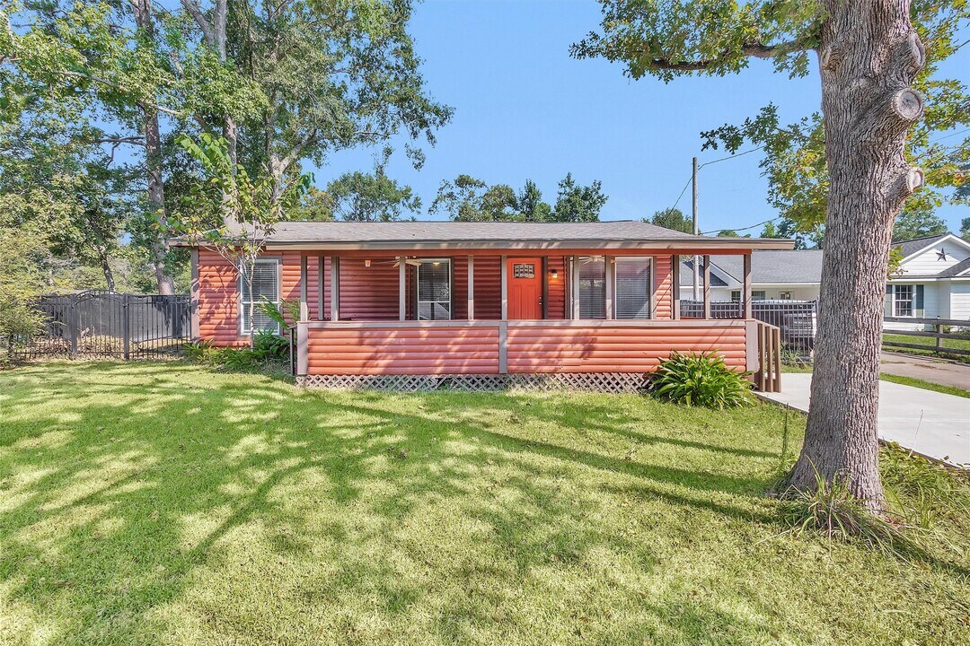 10441 Royal Adrian Dr in Conroe, TX - Building Photo