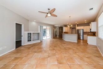 1073 Whitegate Ct in Sarasota, FL - Foto de edificio - Building Photo