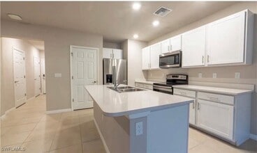 15481 Wildflower Cir in Naples, FL - Building Photo - Building Photo