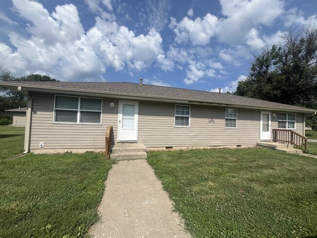 property at 912 E Market St