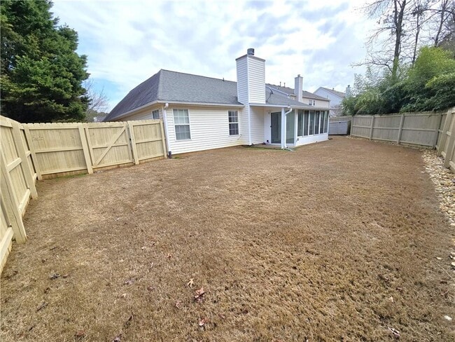 4060 Crescent Walk Ln NE in Suwanee, GA - Building Photo - Building Photo