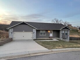 100 Kennedy Ct in Waynesville, MO - Building Photo