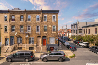 1327 Snyder Ave in Philadelphia, PA - Building Photo - Building Photo