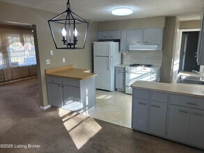 4203 Breckenridge Ln in Louisville, KY - Building Photo - Building Photo